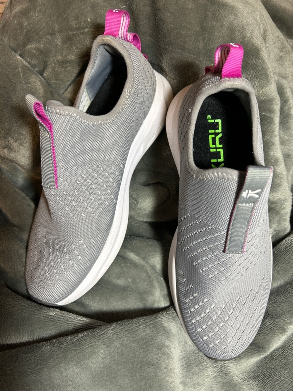 Kuru NWOB Women’s Atom Slip-On Gray Knit Athletic Shoes W/Pink Accents, Sz 8